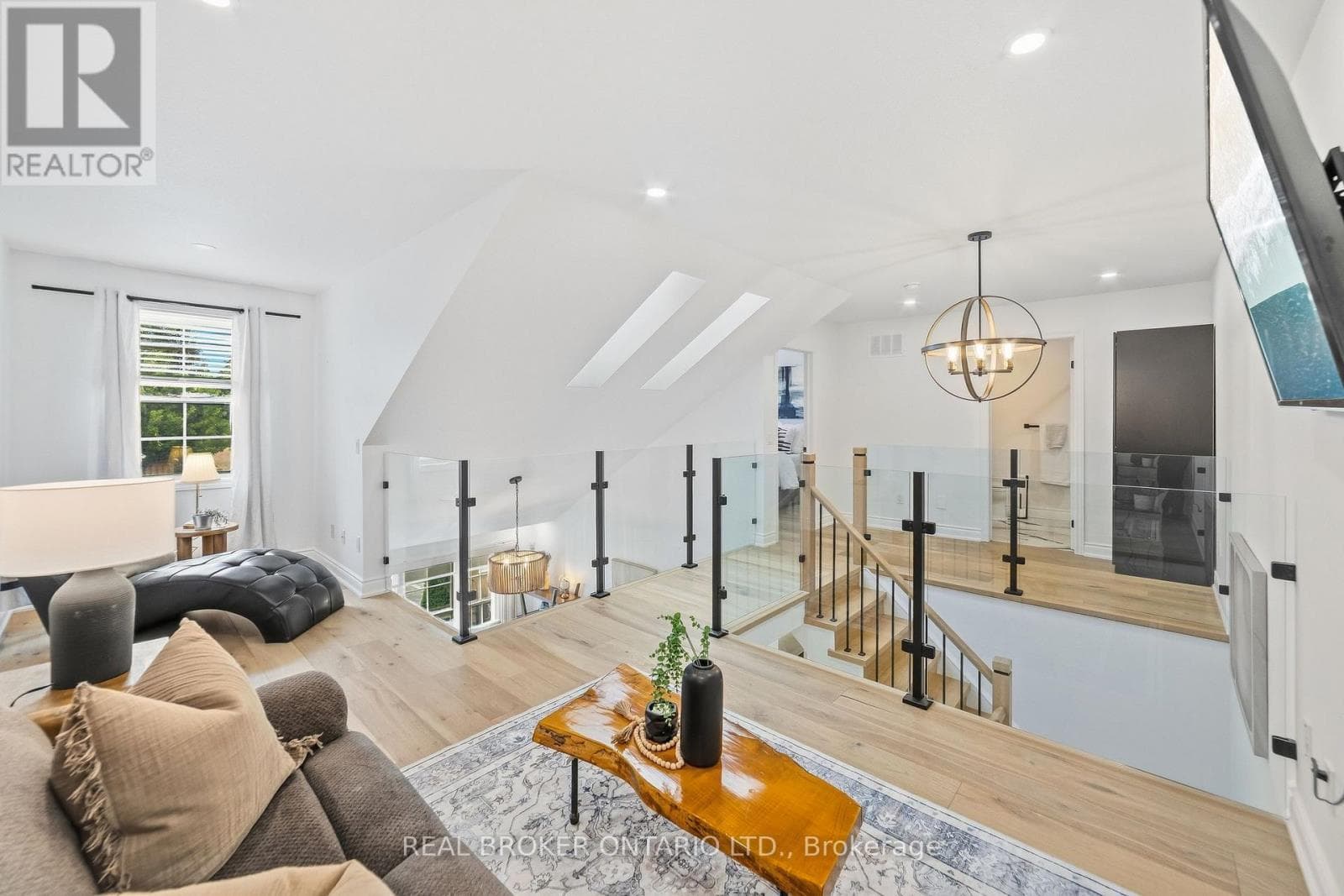 5- 1085 Harrogate Drive