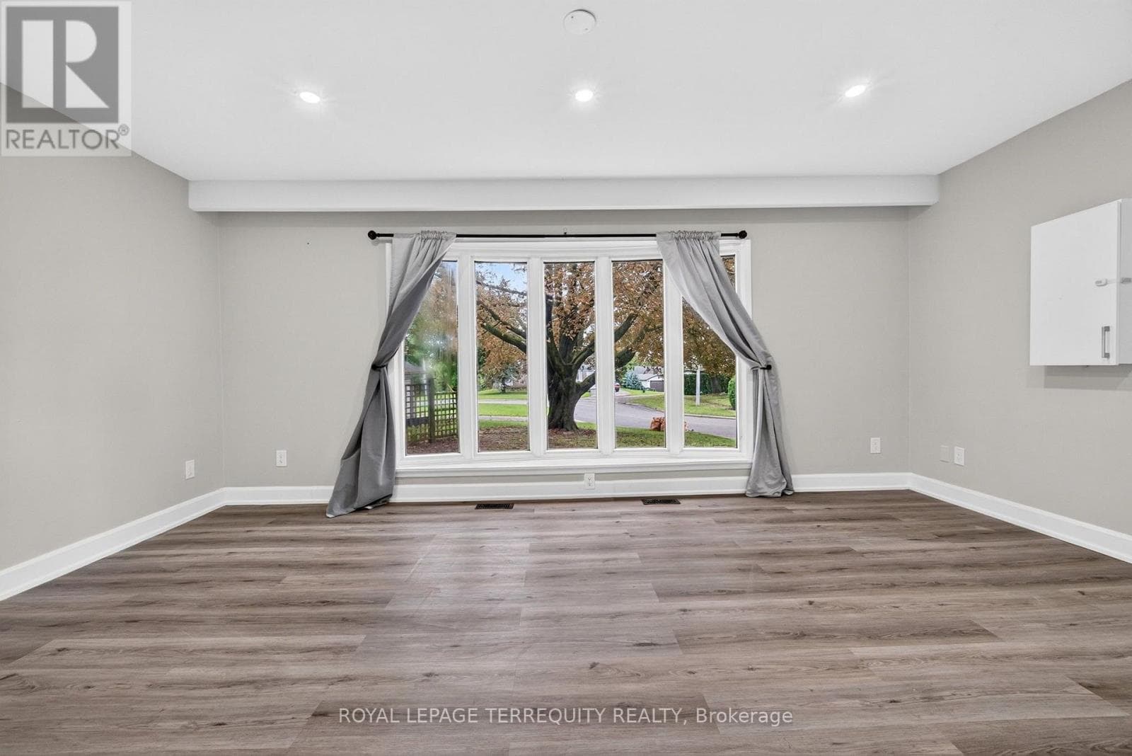 Single Family at 134 Switzer Drive, Oshawa (Centennial), Ontario - Photo 10 - RE/MAX Garden City Realty