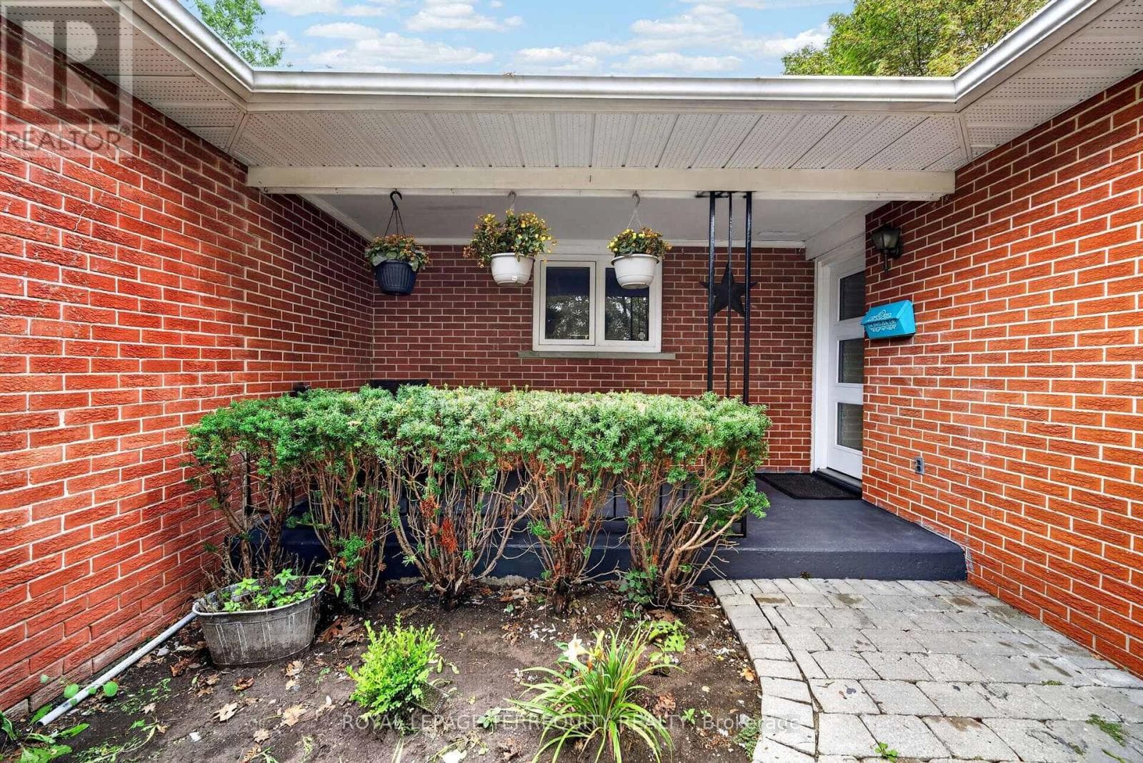 Single Family at 134 Switzer Drive, Oshawa (Centennial), Ontario - Photo 4 - RE/MAX Garden City Realty