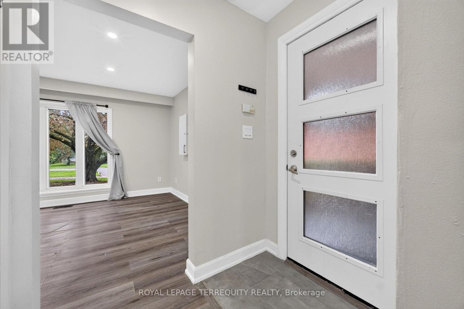 Single Family at 134 Switzer Drive, Oshawa (Centennial), Ontario - Photo 6 - RE/MAX Garden City Realty