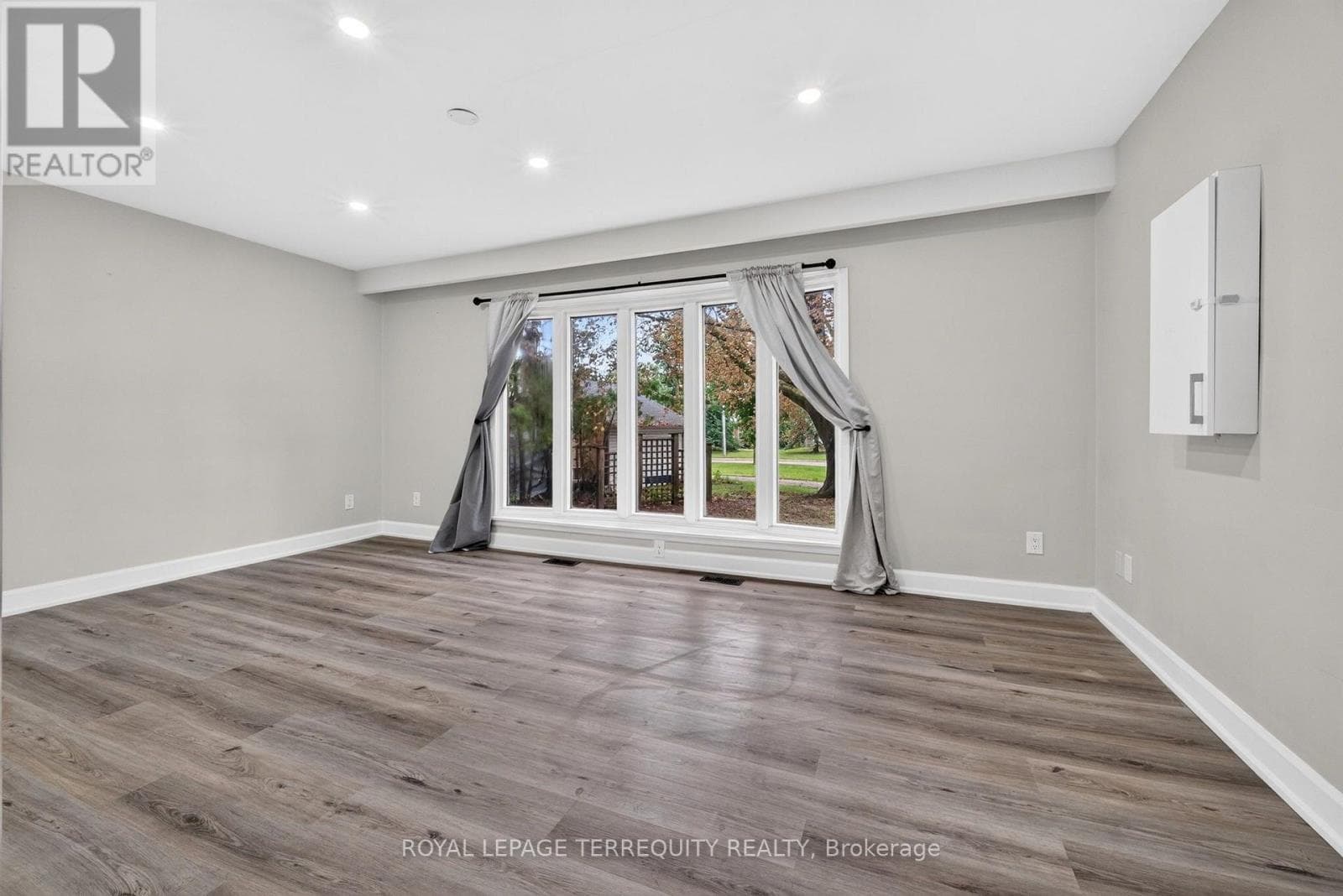 Single Family at 134 Switzer Drive, Oshawa (Centennial), Ontario - Photo 7 - RE/MAX Garden City Realty