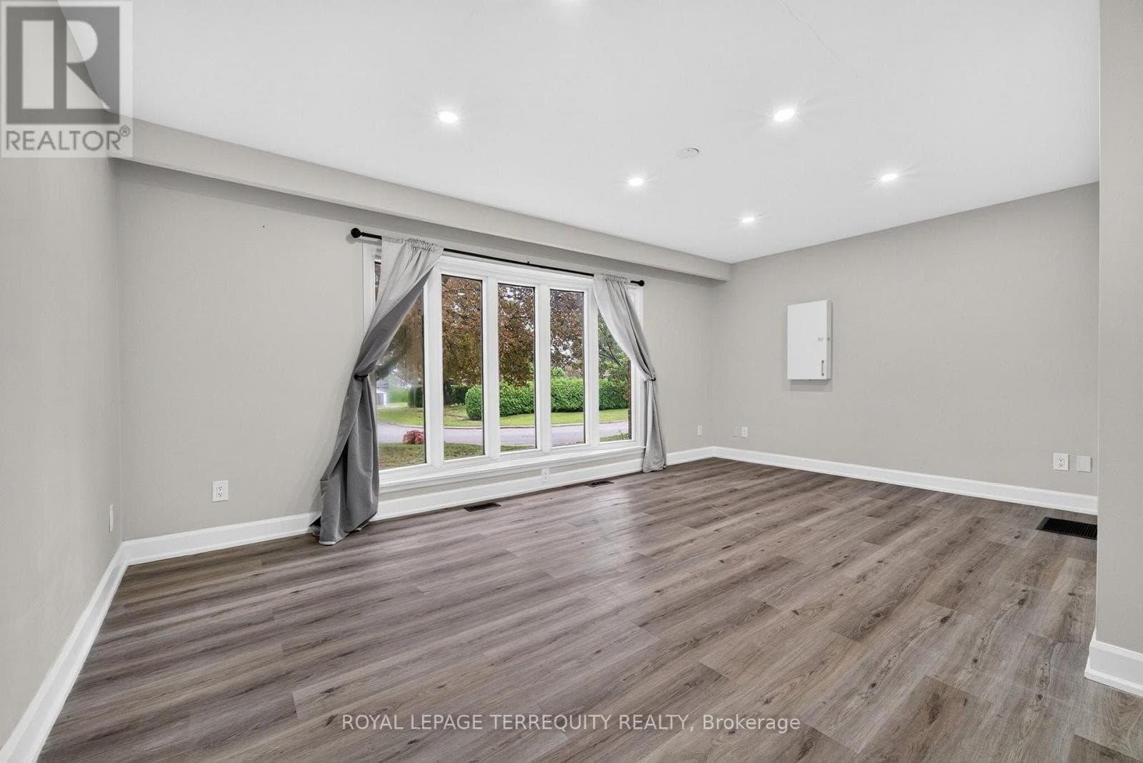 Single Family at 134 Switzer Drive, Oshawa (Centennial), Ontario - Photo 9 - RE/MAX Garden City Realty
