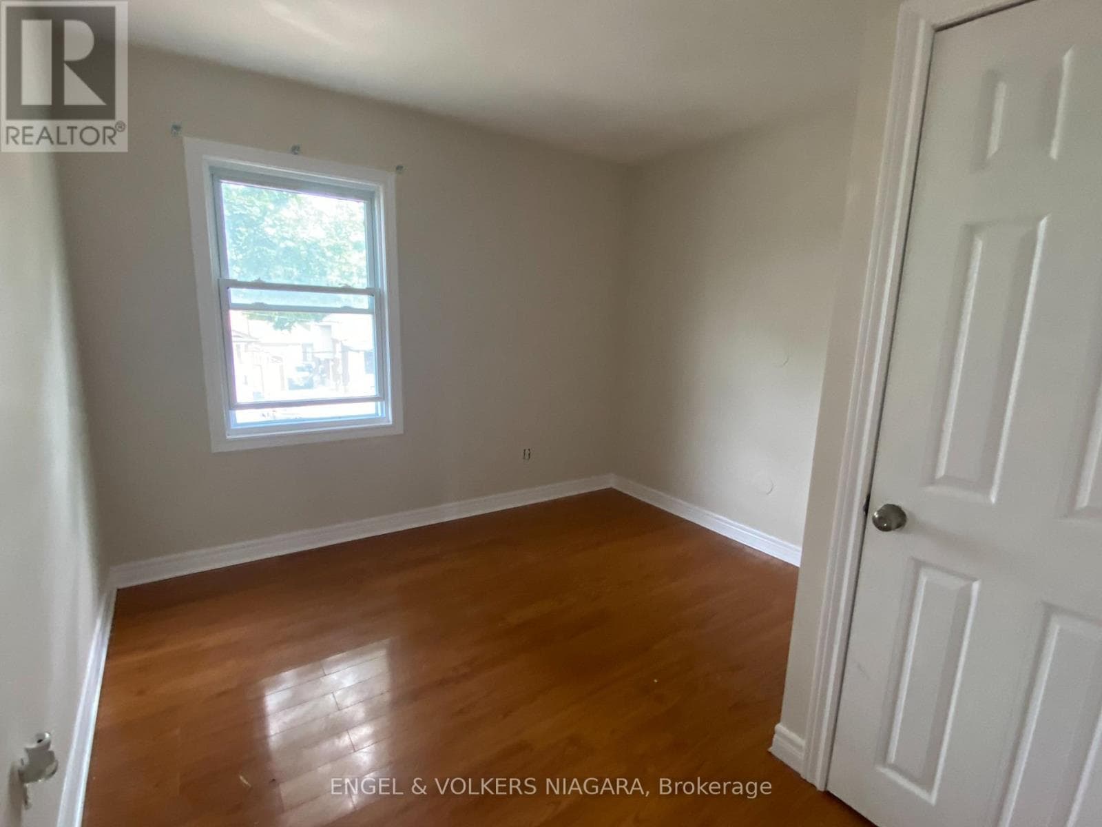 Single Family at 2- 5006 Willmott Street, Niagara Falls (Cherrywood), Ontario - Photo 3 - RE/MAX Garden City Realty