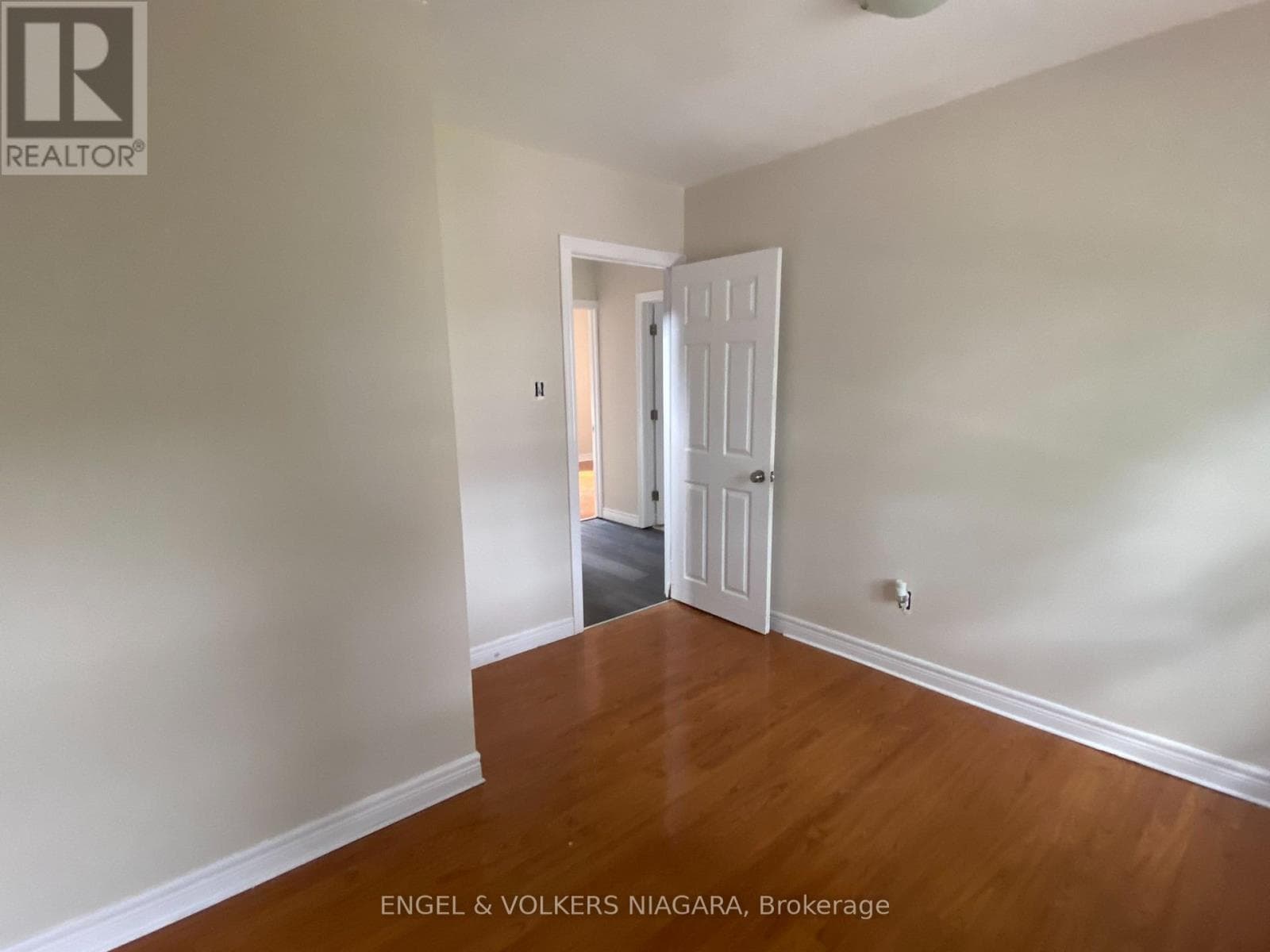 Single Family at 2- 5006 Willmott Street, Niagara Falls (Cherrywood), Ontario - Photo 4 - RE/MAX Garden City Realty