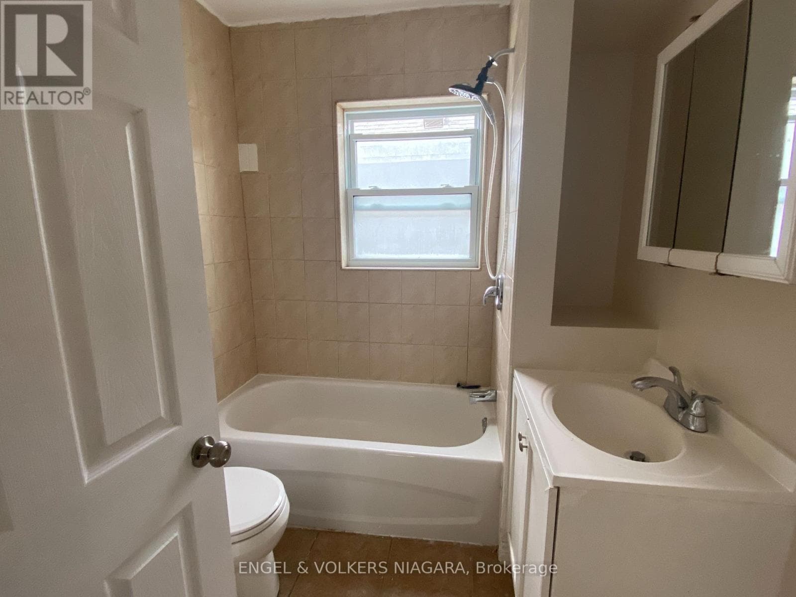 Single Family at 2- 5006 Willmott Street, Niagara Falls (Cherrywood), Ontario - Photo 5 - RE/MAX Garden City Realty