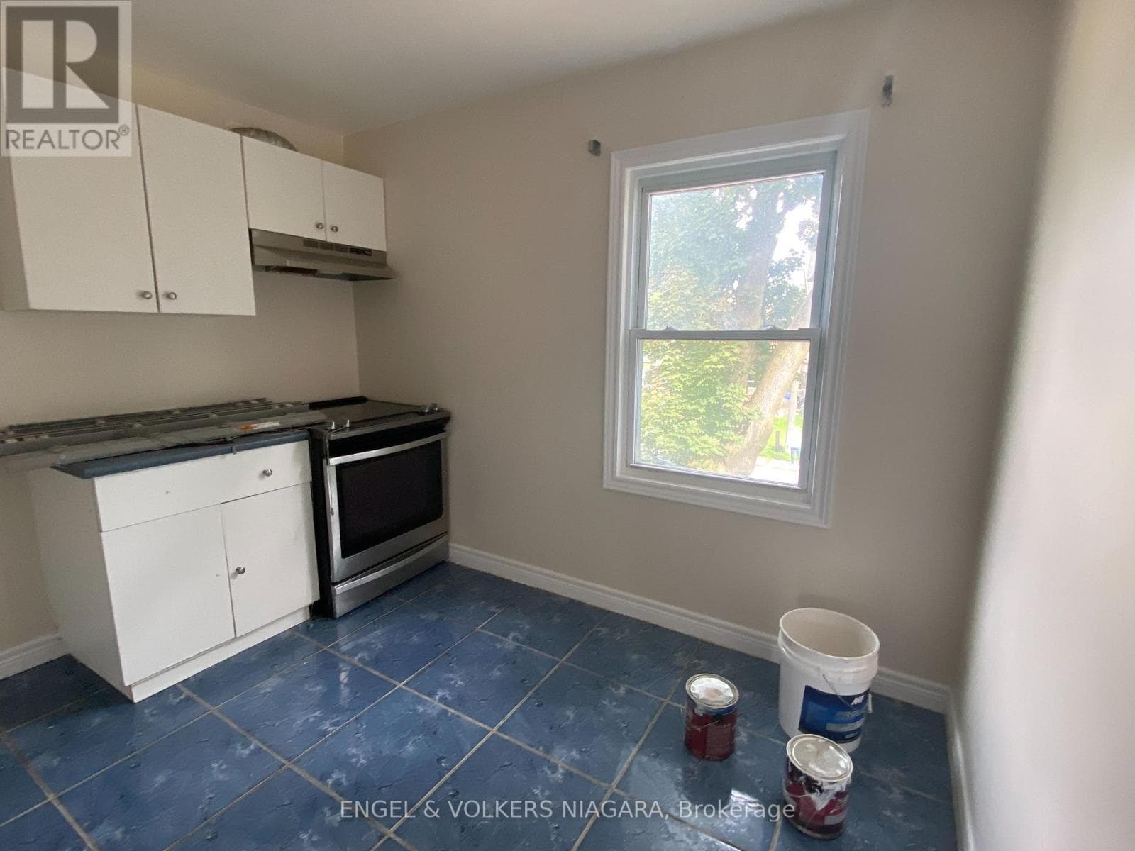 Single Family at 2- 5006 Willmott Street, Niagara Falls (Cherrywood), Ontario - Photo 7 - RE/MAX Garden City Realty