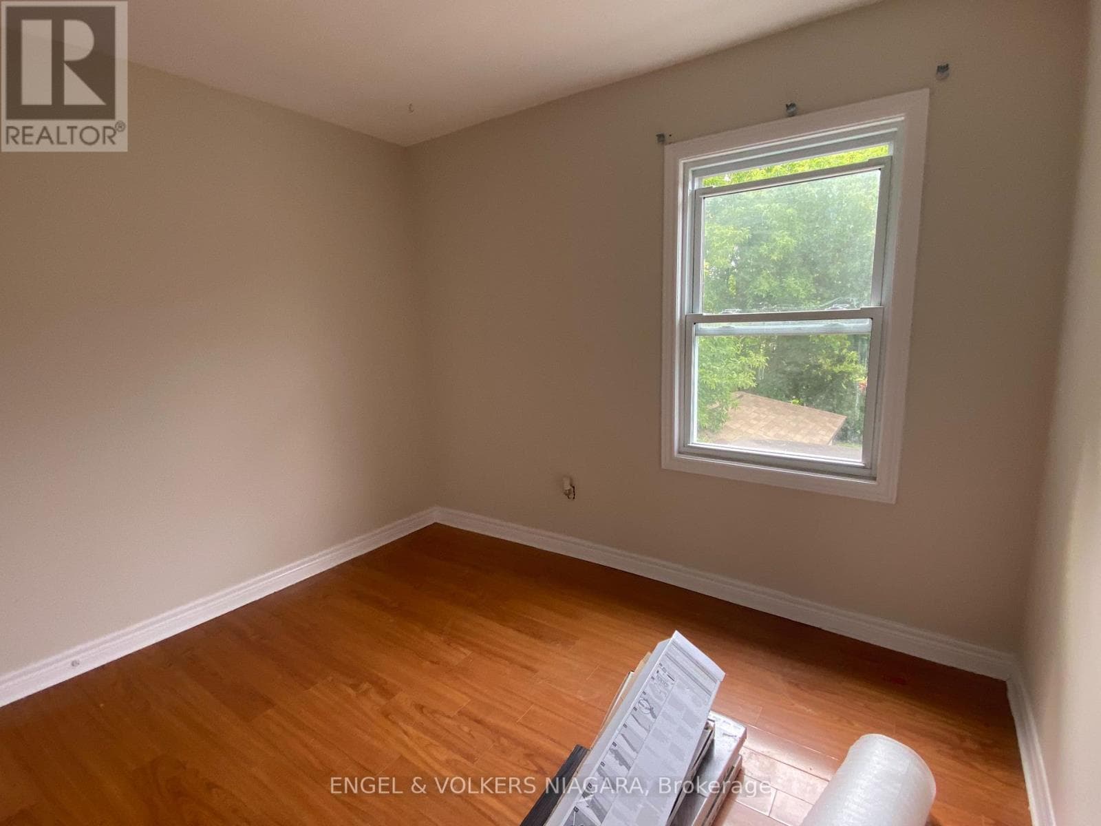 Single Family at 2- 5006 Willmott Street, Niagara Falls (Cherrywood), Ontario - Photo 8 - RE/MAX Garden City Realty