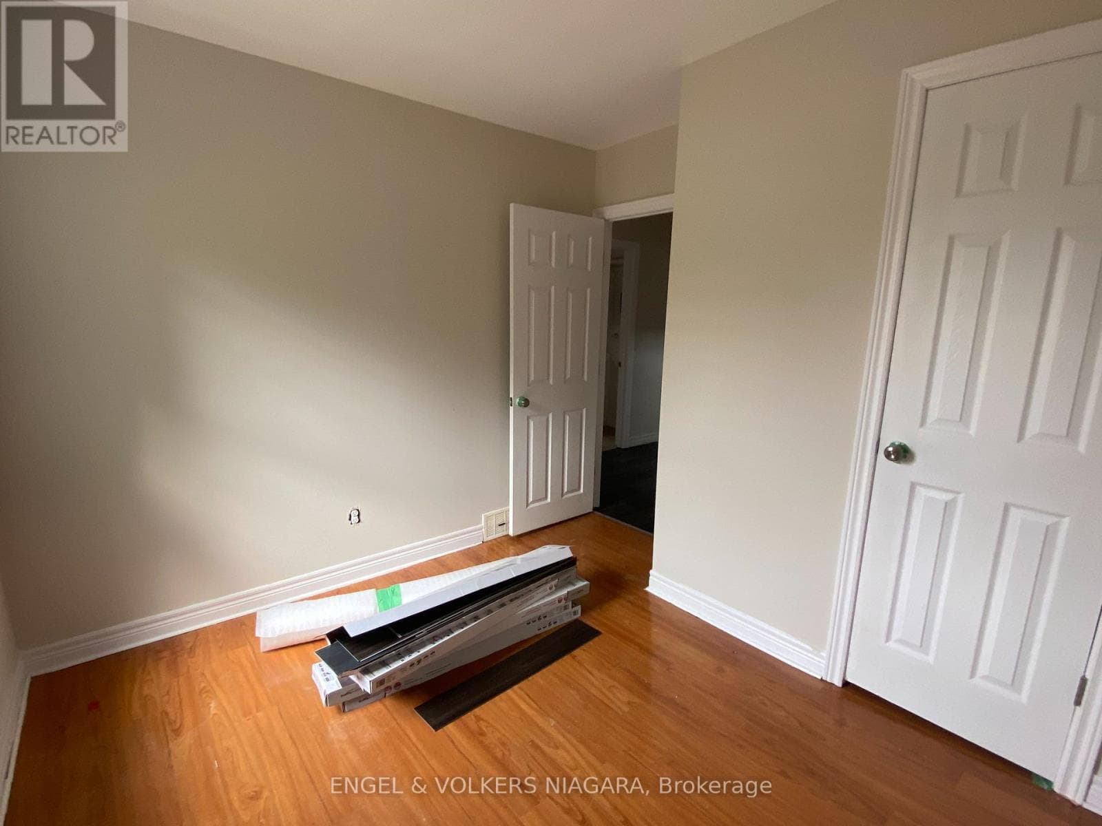Single Family at 2- 5006 Willmott Street, Niagara Falls (Cherrywood), Ontario - Photo 9 - RE/MAX Garden City Realty