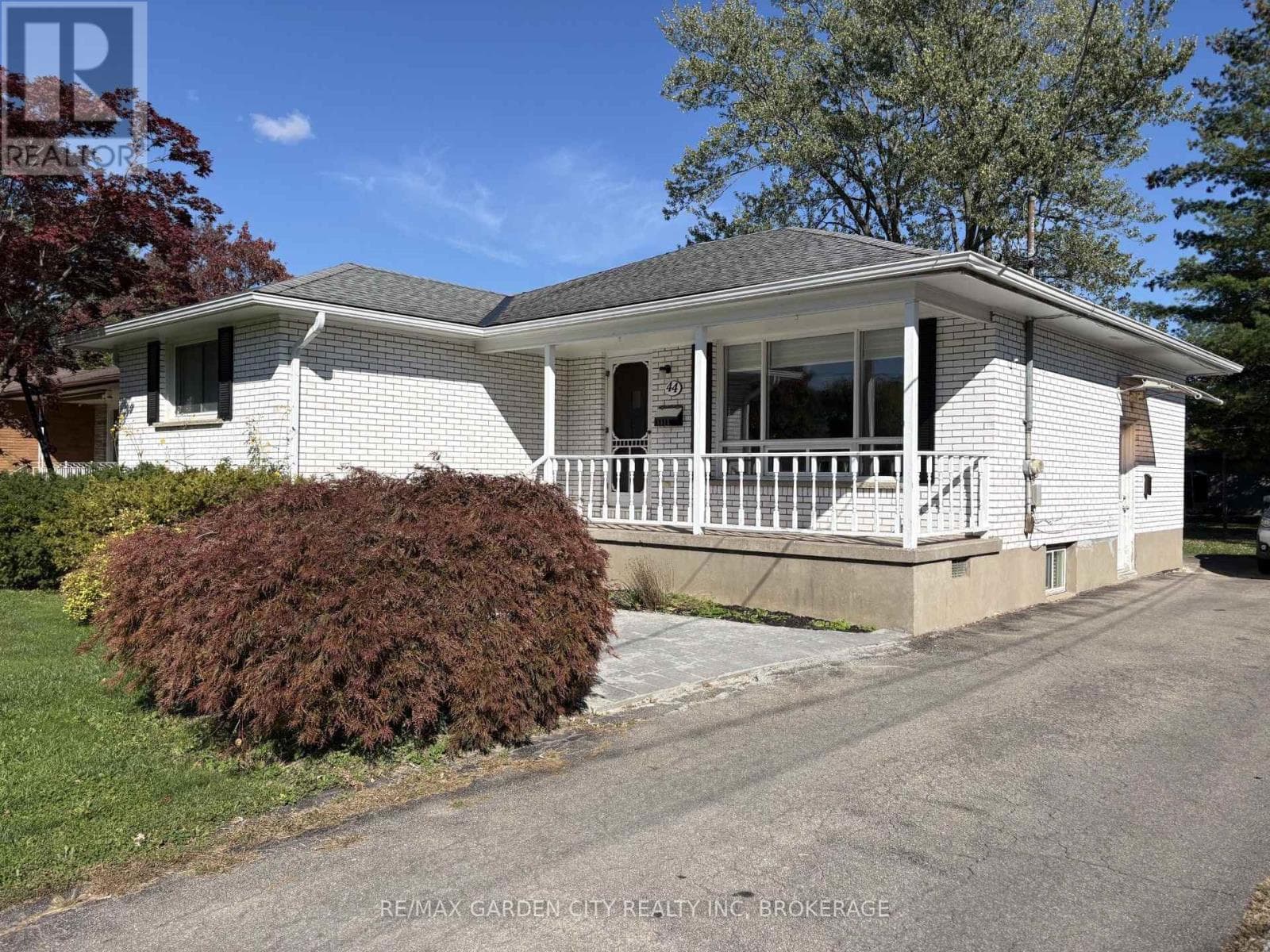 Lower- 44 VALENCOURT Drive