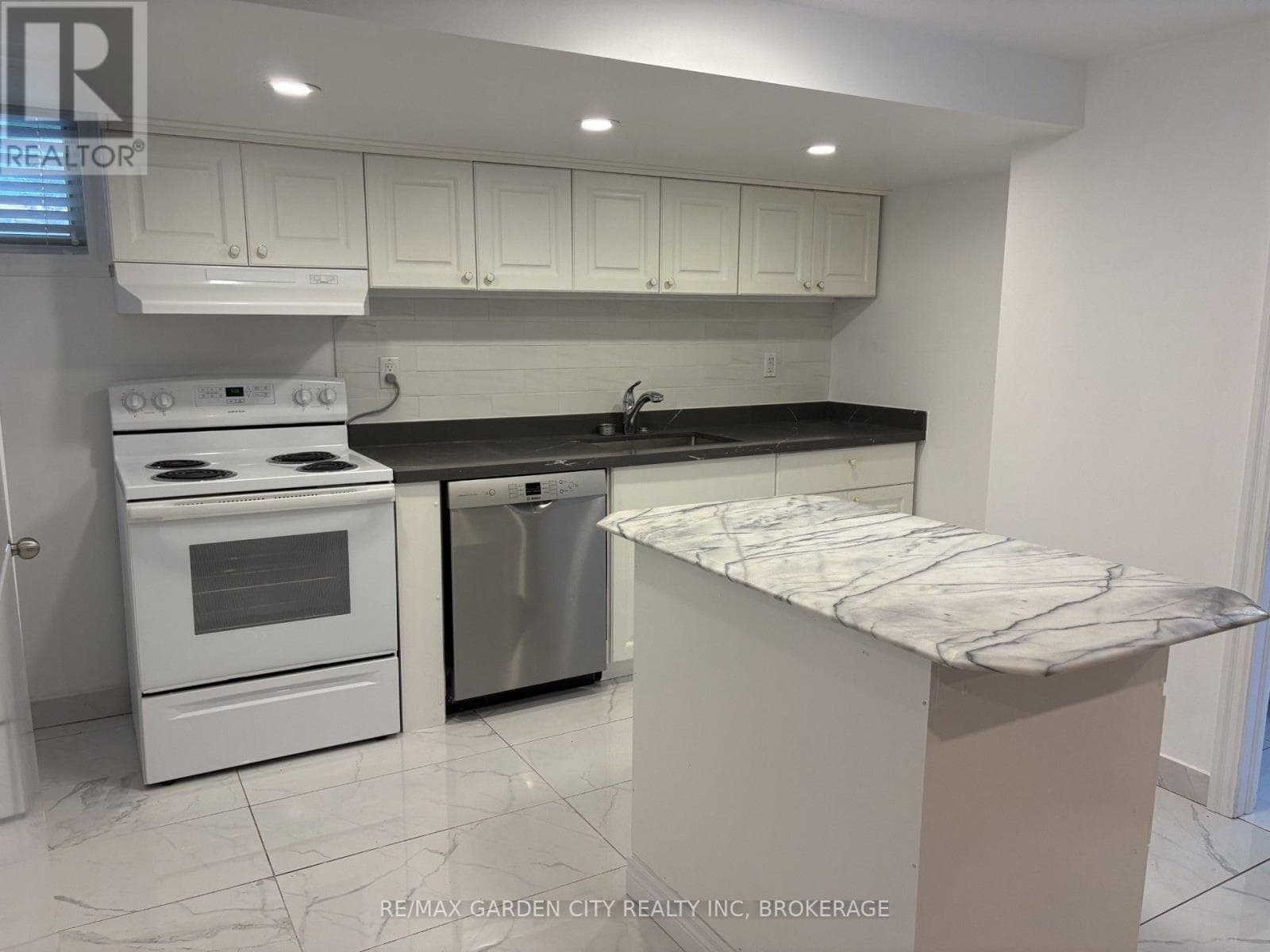 Single Family at Lower- 44 VALENCOURT Drive, Welland (N. Welland), Ontario - Photo 6 - RE/MAX Garden City Realty