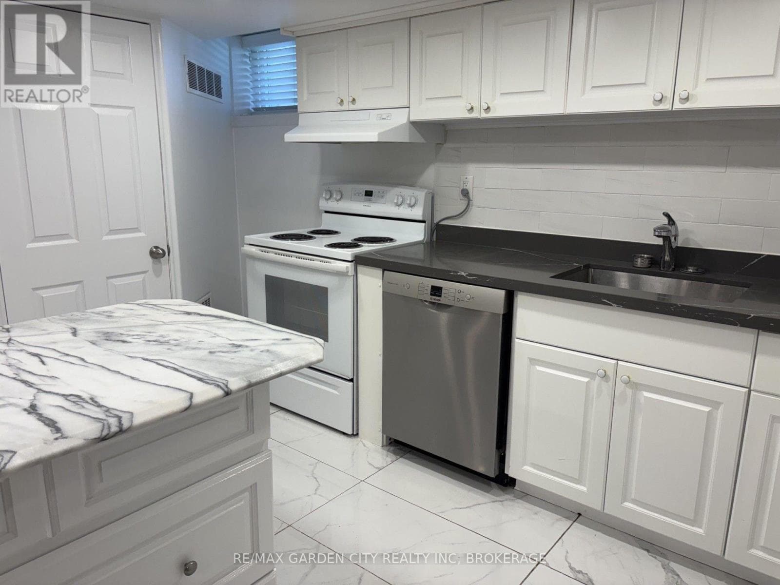 Single Family at Lower- 44 VALENCOURT Drive, Welland (N. Welland), Ontario - Photo 7 - RE/MAX Garden City Realty