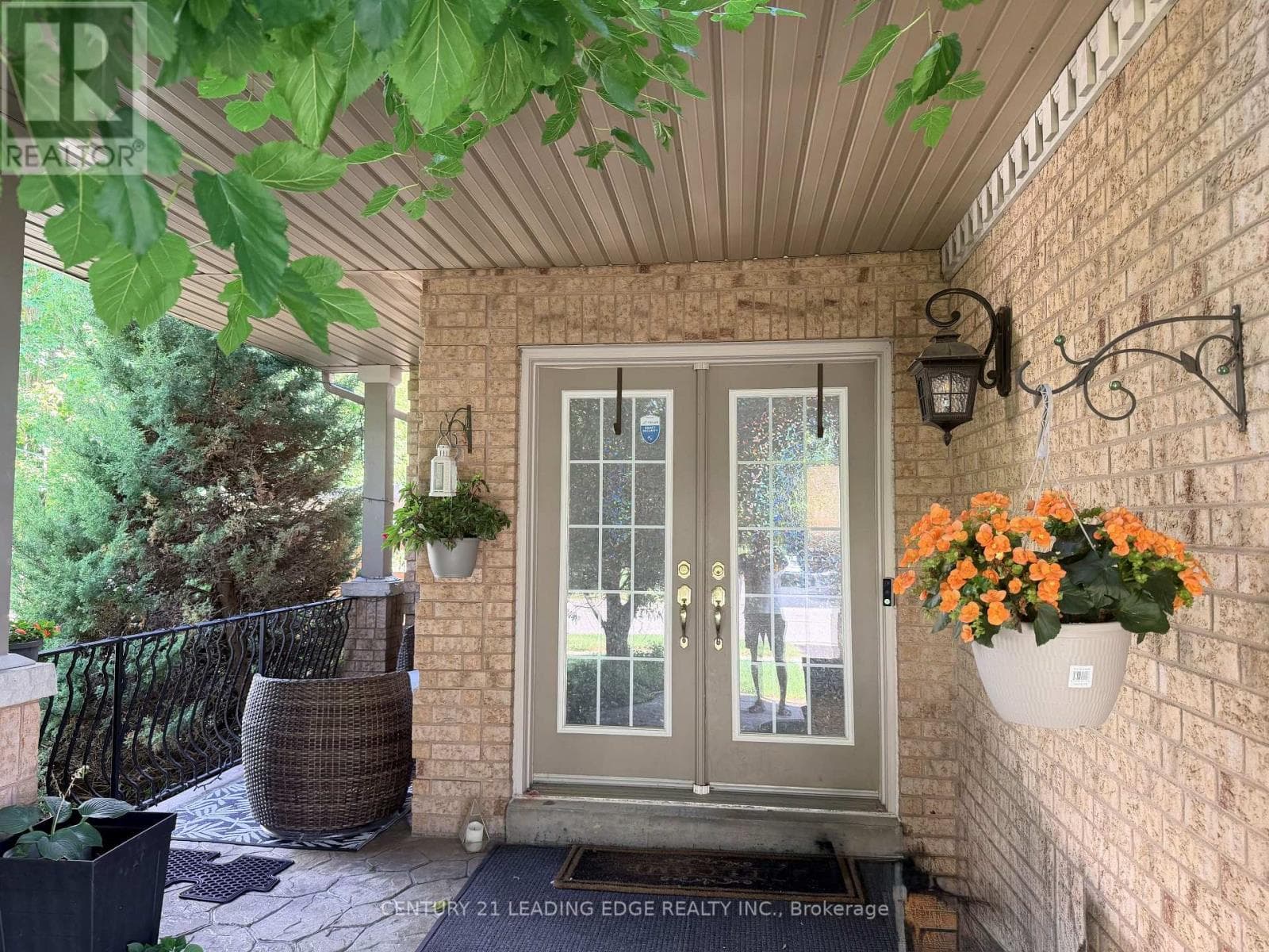 Single Family at 1 Castle Green Drive, Whitby (Rolling Acres), Ontario - Photo 6 - RE/MAX Garden City Realty