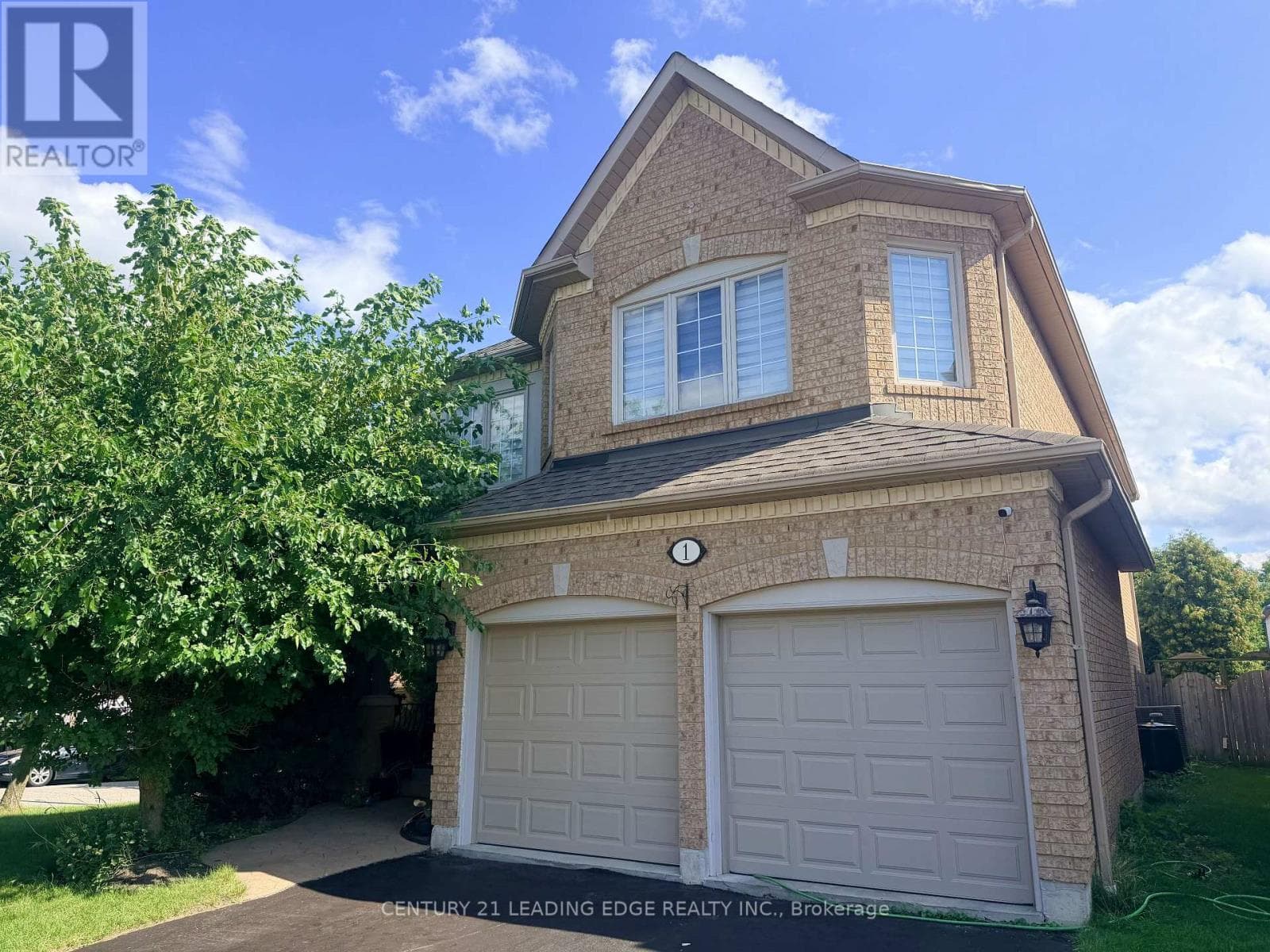 Single Family at 1 Castle Green Drive, Whitby (Rolling Acres), Ontario - Photo 3 - RE/MAX Garden City Realty