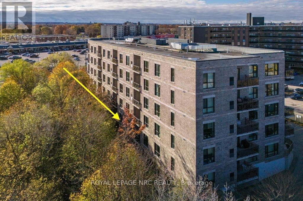 103- 379 SCOTT Street
