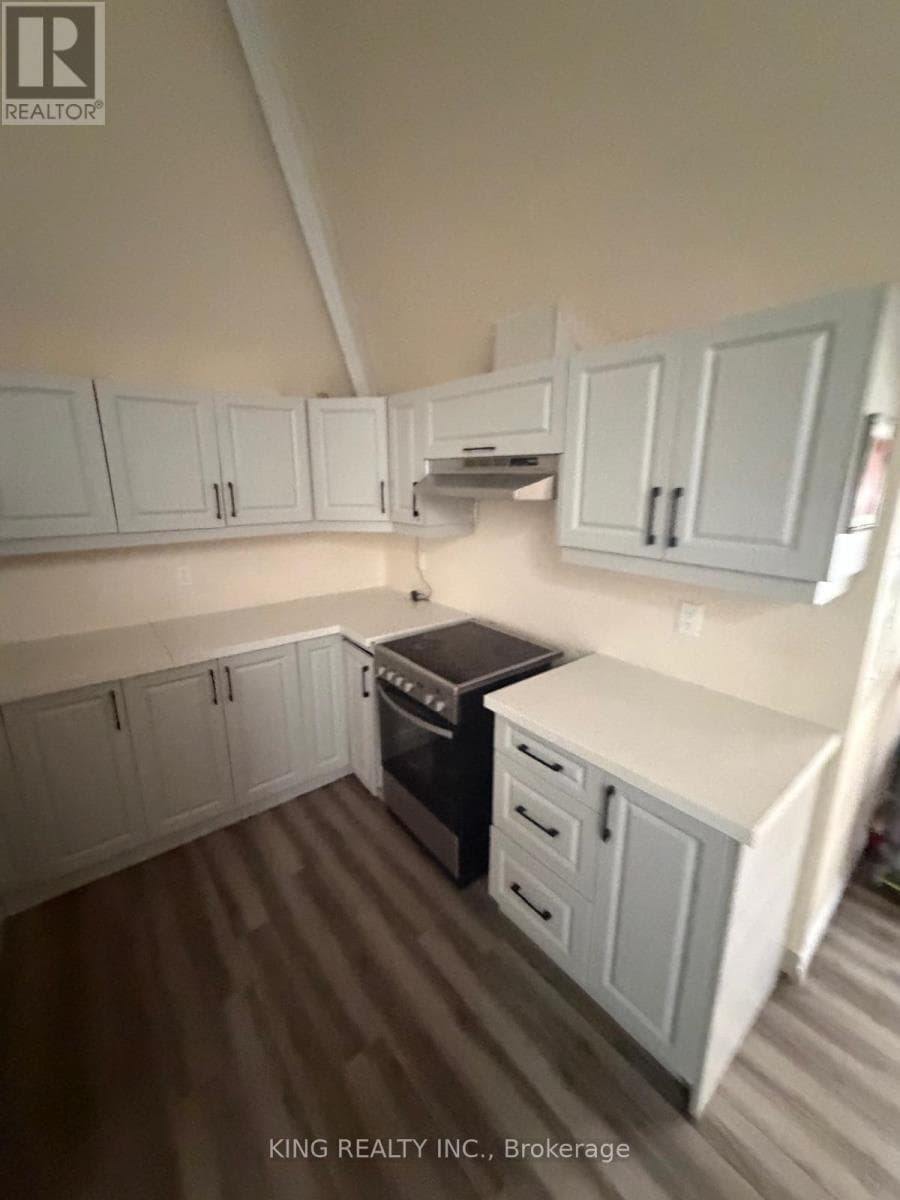 UPPER- 544 Dundas Street
