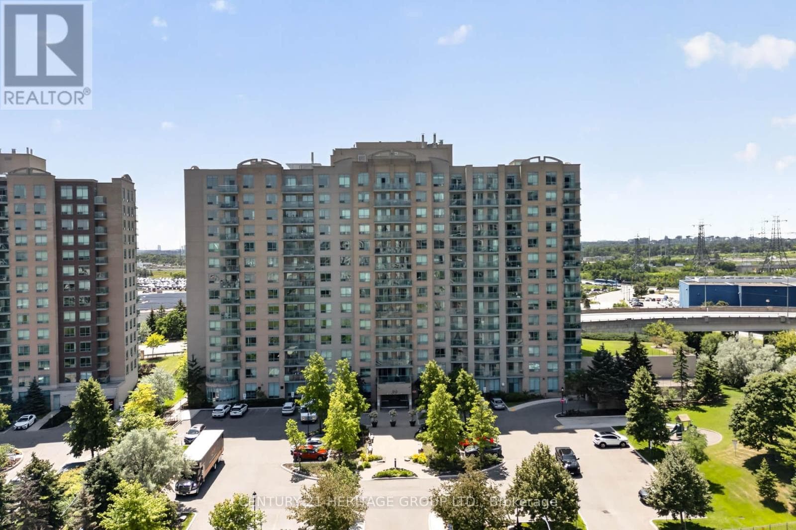 1017- 39 Oneida Crescent