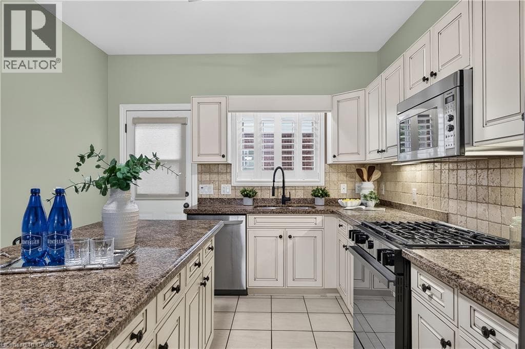 Single Family at 26 WELSTEAD Drive, St. Catharines, Ontario - Photo 10 - RE/MAX Garden City Realty