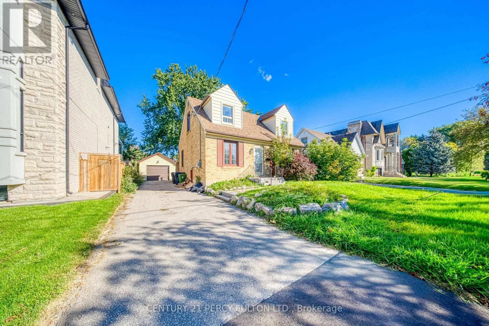 Single Family at 124 Homewood Avenue, Toronto (Newtonbrook West), Ontario - Photo 2 - RE/MAX Garden City Realty