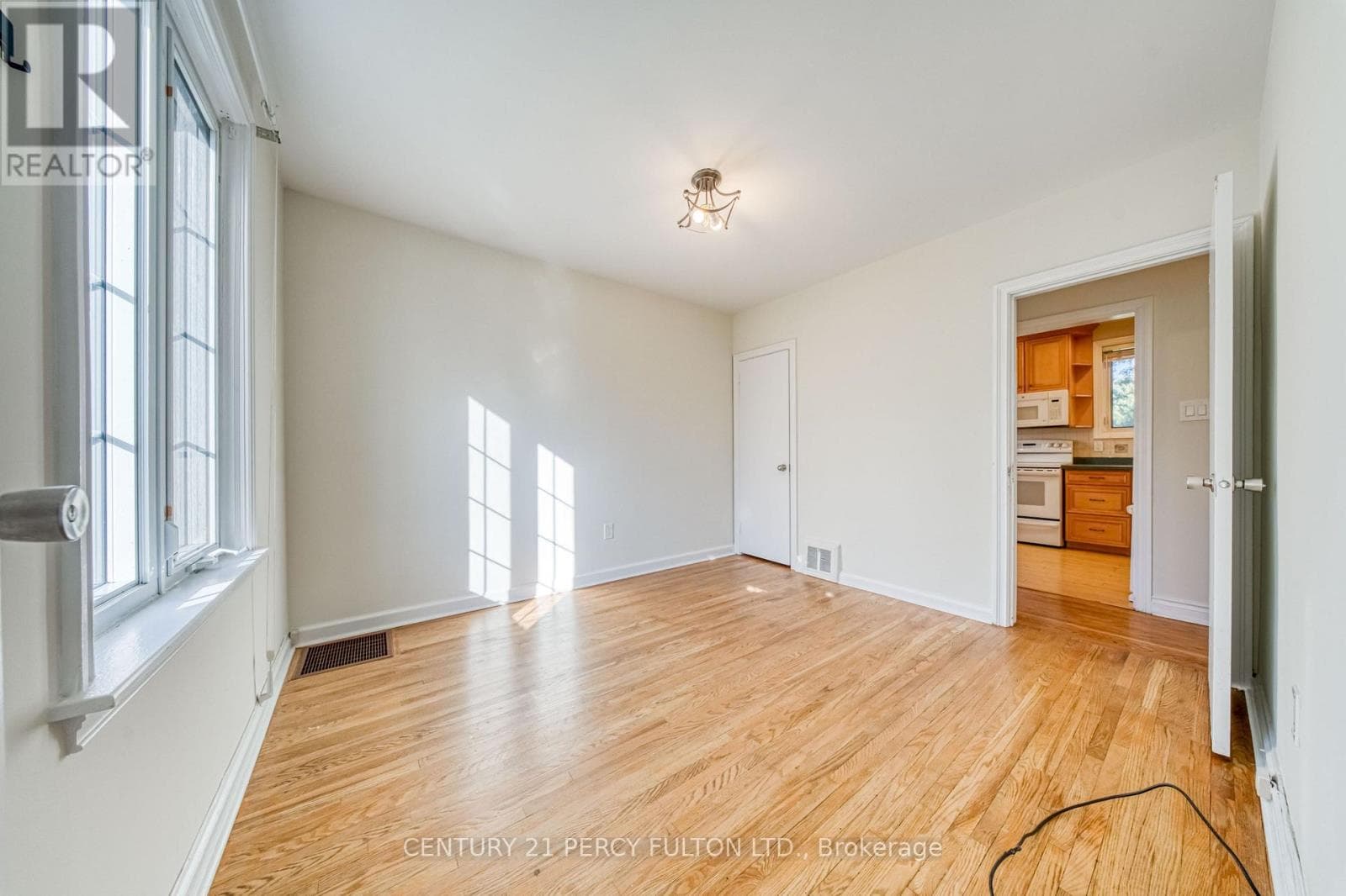Single Family at 124 Homewood Avenue, Toronto (Newtonbrook West), Ontario - Photo 5 - RE/MAX Garden City Realty
