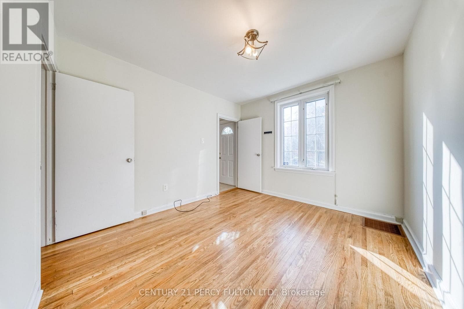 Single Family at 124 Homewood Avenue, Toronto (Newtonbrook West), Ontario - Photo 6 - RE/MAX Garden City Realty