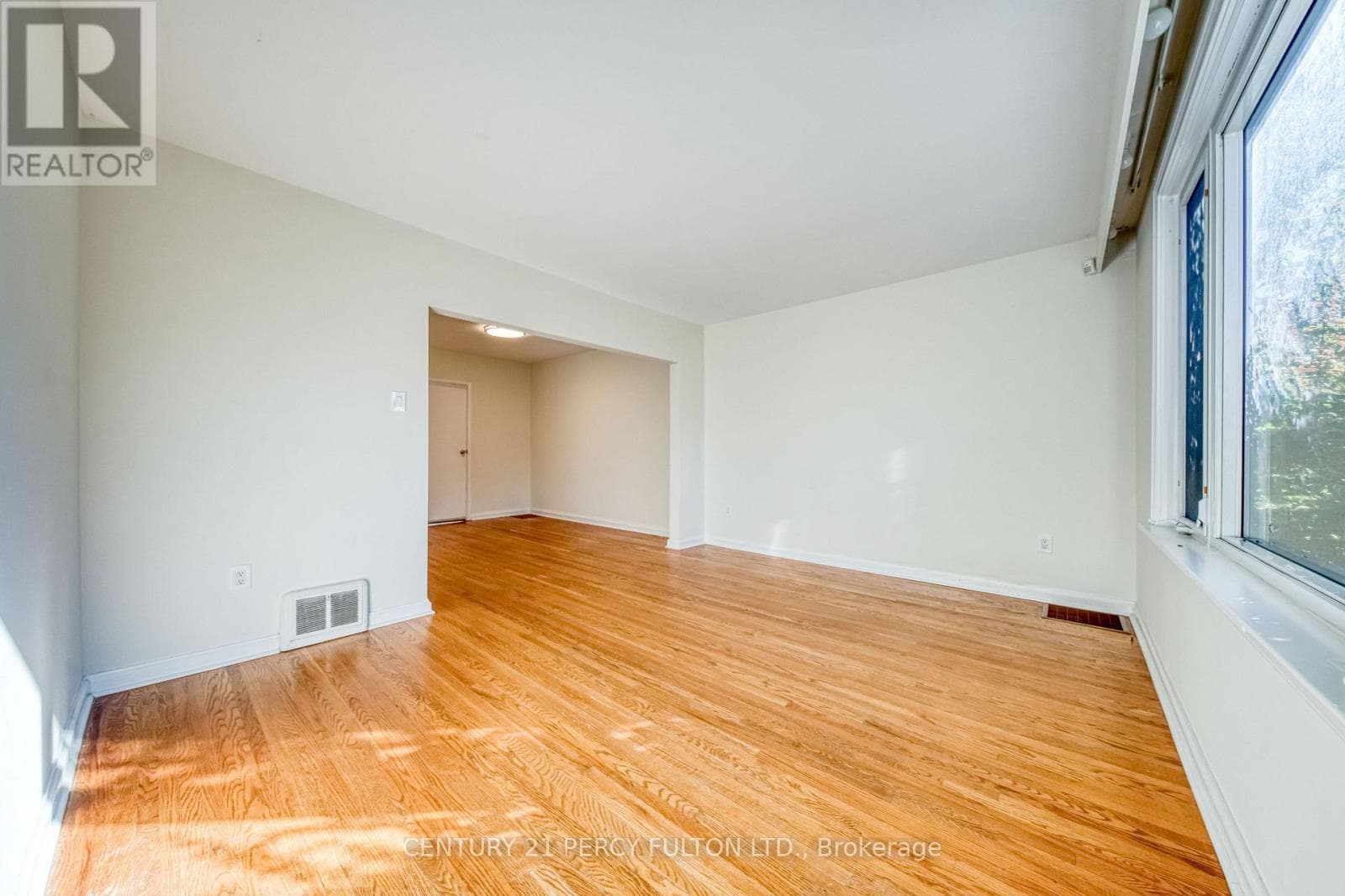 Single Family at 124 Homewood Avenue, Toronto (Newtonbrook West), Ontario - Photo 8 - RE/MAX Garden City Realty