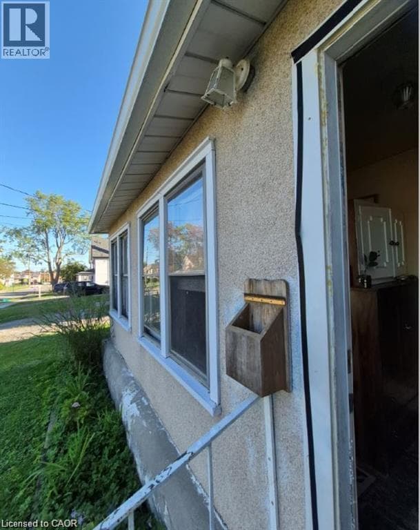 Single Family at 20 CARLETON Street, Thorold, Ontario - Photo 3 - RE/MAX Garden City Realty
