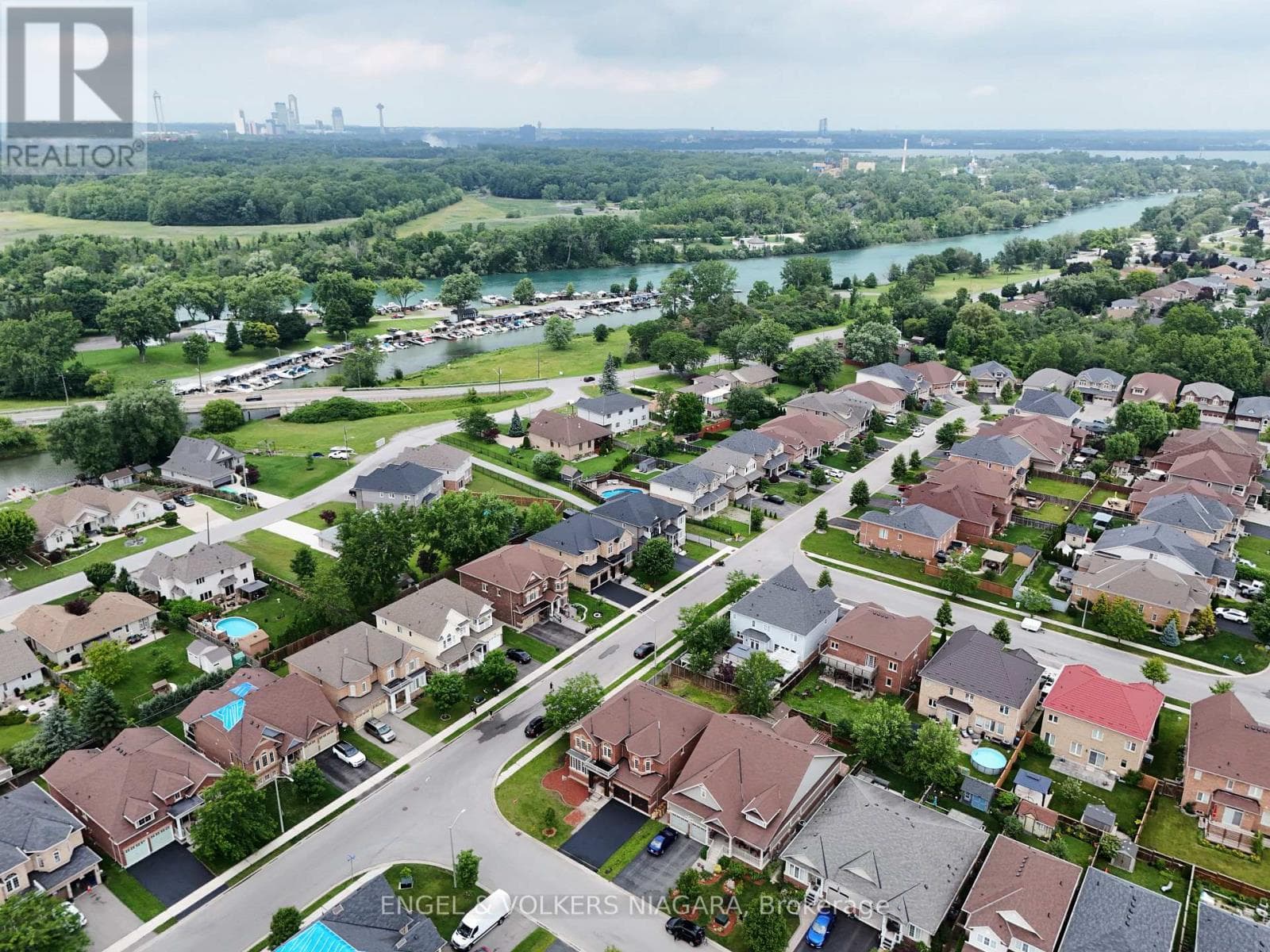 Single Family at 4495 Saw Mill Drive, Niagara Falls (Lyons Creek), Ontario - Photo 2 - RE/MAX Garden City Realty