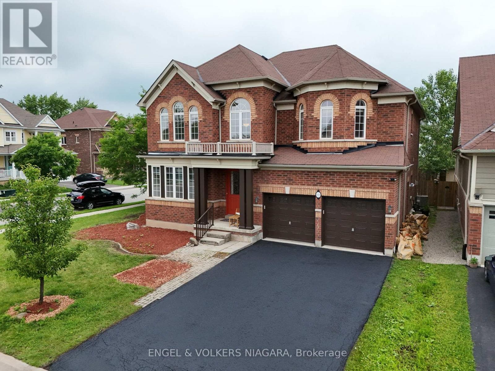 Single Family at 4495 Saw Mill Drive, Niagara Falls (Lyons Creek), Ontario - Photo 3 - RE/MAX Garden City Realty
