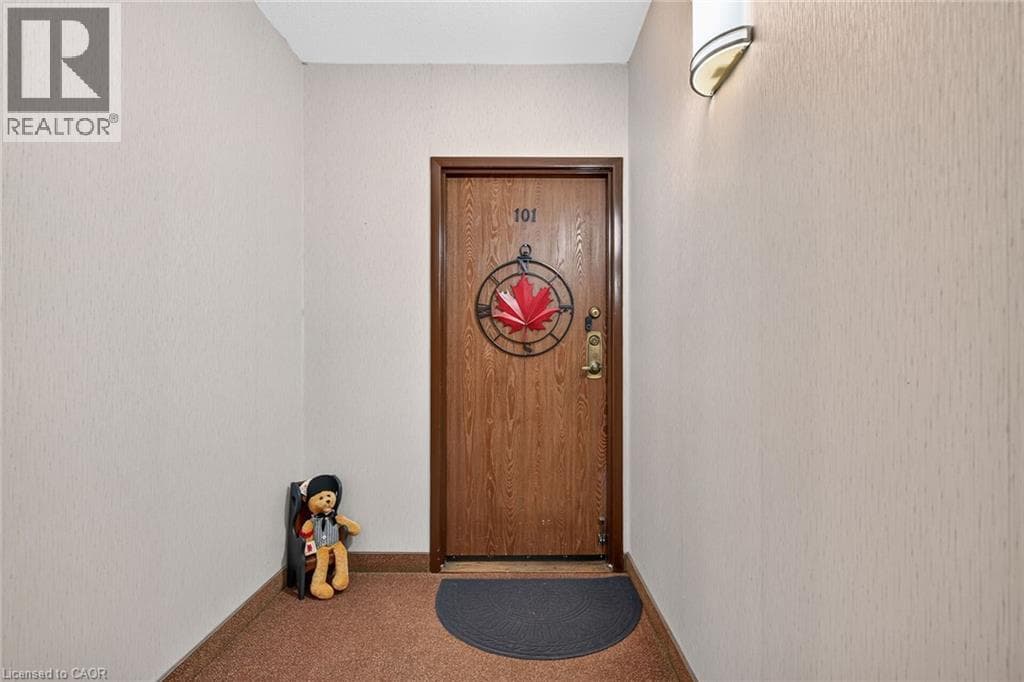 Single Family at 101- 28 ROBINSON Street, Grimsby, Ontario - Photo 10 - RE/MAX Garden City Realty
