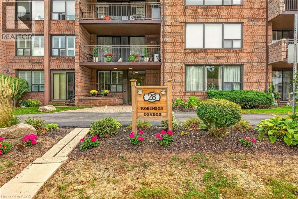 Single Family at 103- 28 ROBINSON Street, Grimsby, Ontario - Photo 4 - RE/MAX Garden City Realty