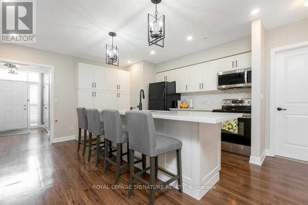Single Family at 102- 3400 Lake Shore Boulevard, Toronto (Long Branch), Ontario - Photo 10 - RE/MAX Garden City Realty