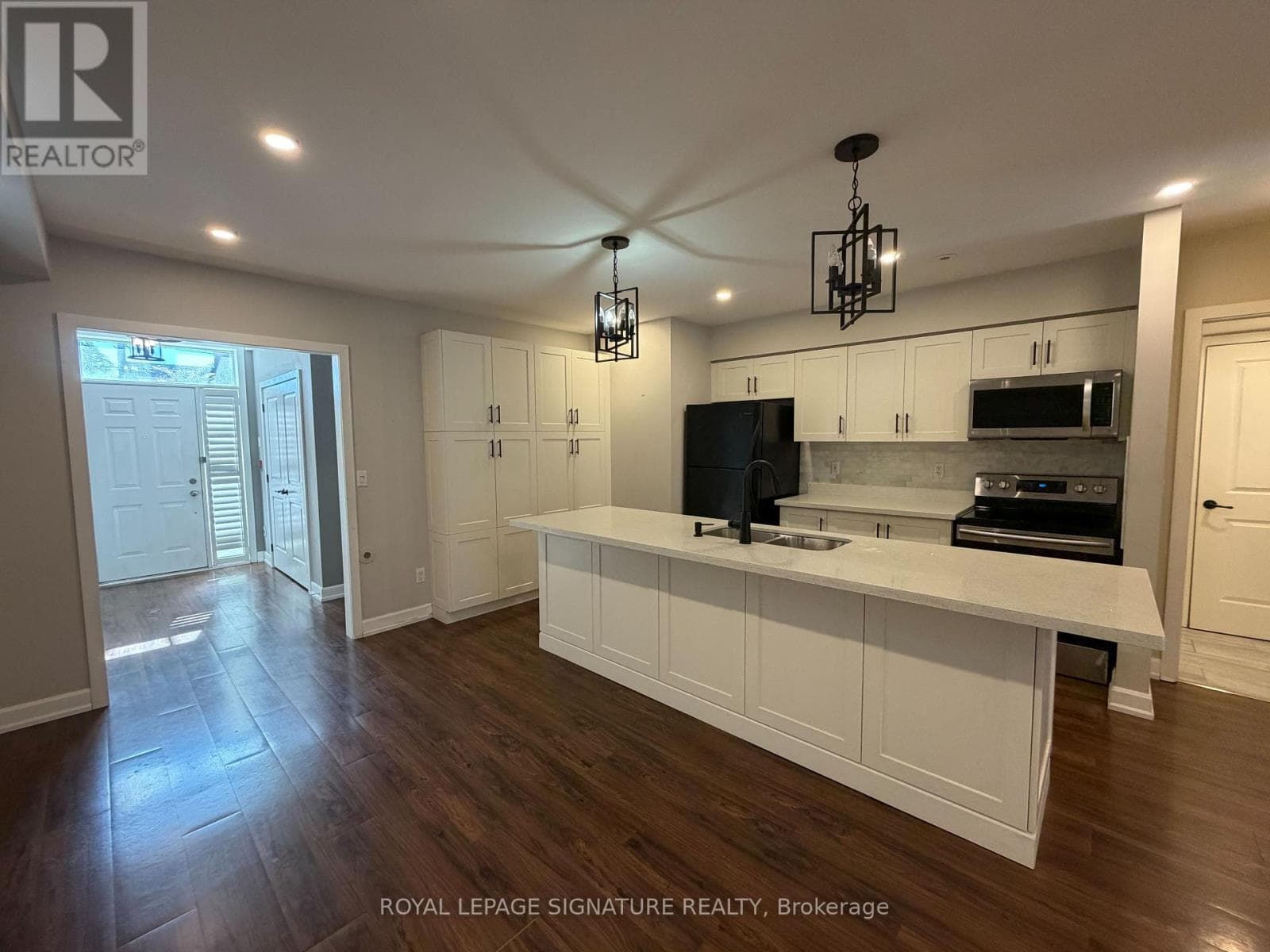 Single Family at 102- 3400 Lake Shore Boulevard, Toronto (Long Branch), Ontario - Photo 9 - RE/MAX Garden City Realty
