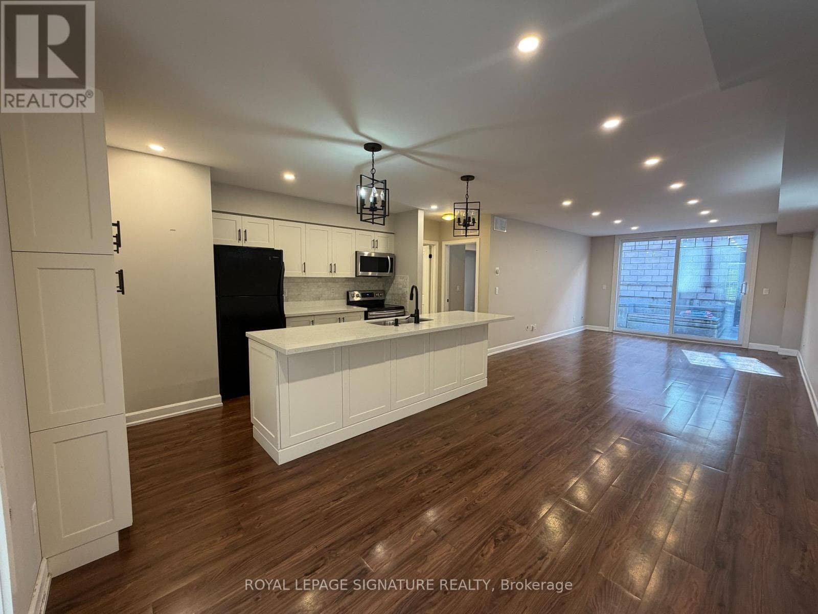 Single Family at 102- 3400 Lake Shore Boulevard, Toronto (Long Branch), Ontario - Photo 5 - RE/MAX Garden City Realty
