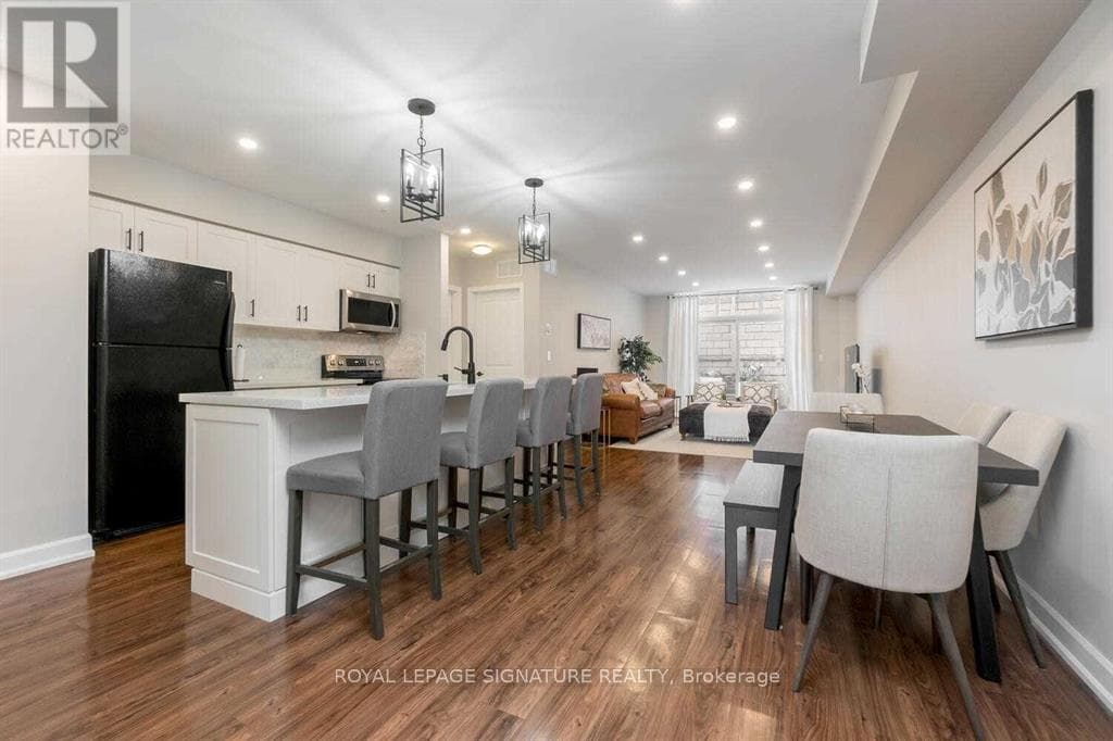 Single Family at 102- 3400 Lake Shore Boulevard, Toronto (Long Branch), Ontario - Photo 6 - RE/MAX Garden City Realty