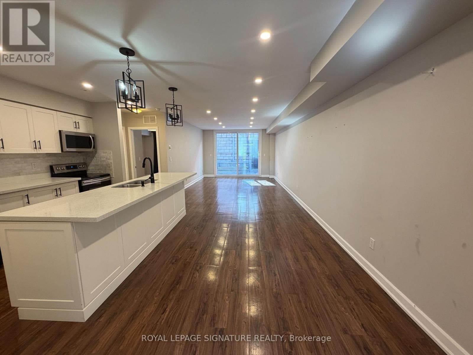 Single Family at 102- 3400 Lake Shore Boulevard, Toronto (Long Branch), Ontario - Photo 7 - RE/MAX Garden City Realty
