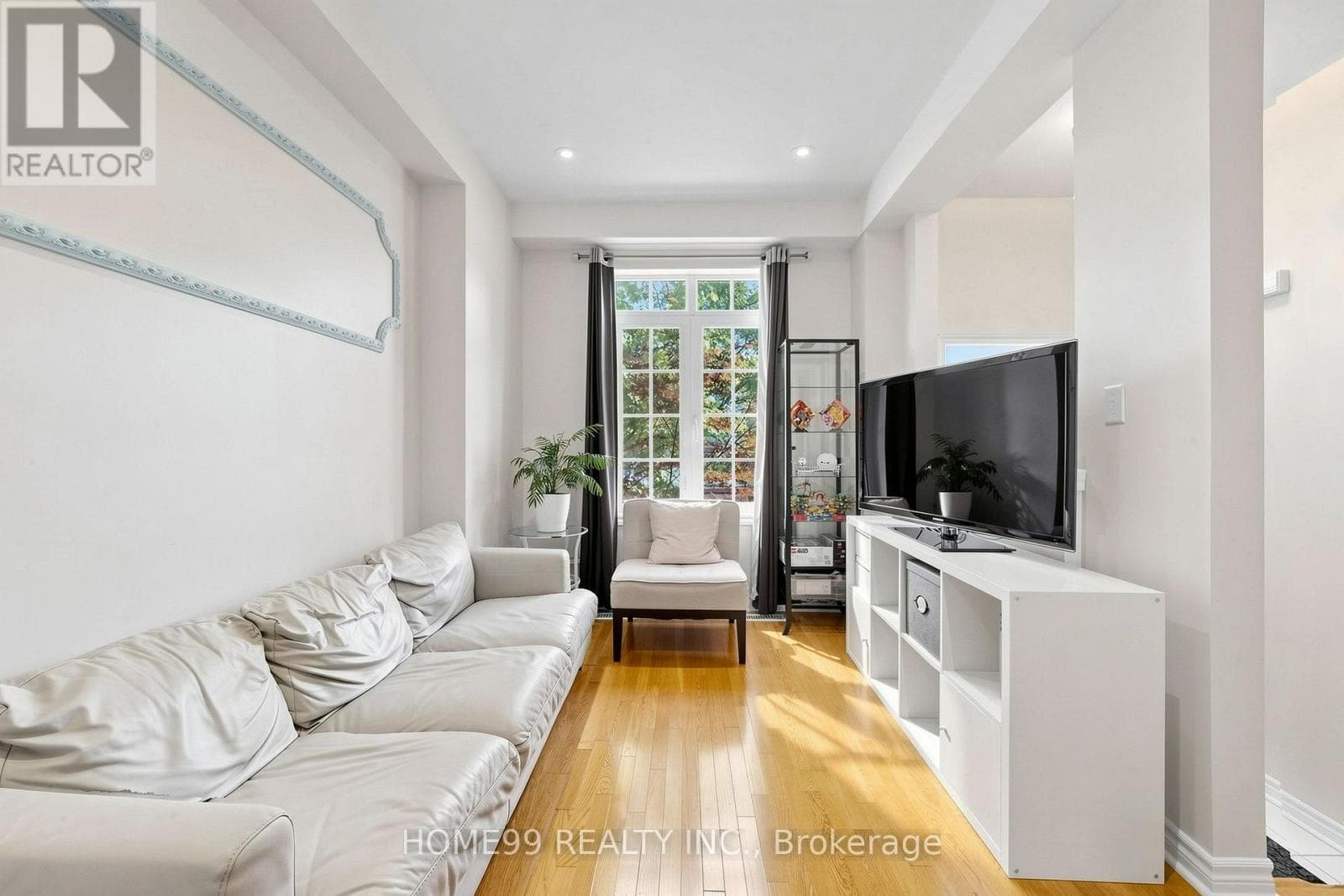 Single Family at 136A Finch Avenue, Toronto (Newtonbrook West), Ontario - Photo 4 - RE/MAX Garden City Realty