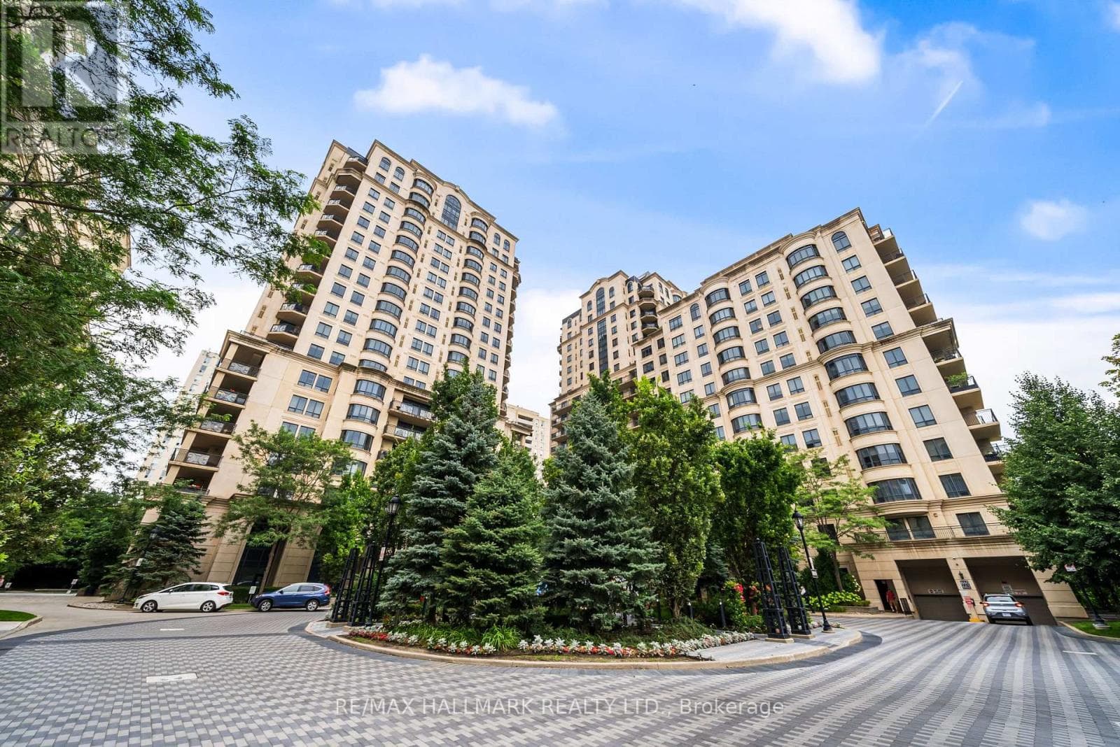 807C- 662 Sheppard Avenue