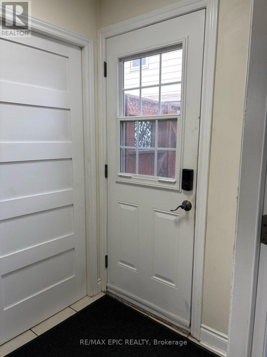 Single Family at 3389 Kelowna Court, Mississauga (Erindale), Ontario - Photo 6 - RE/MAX Garden City Realty