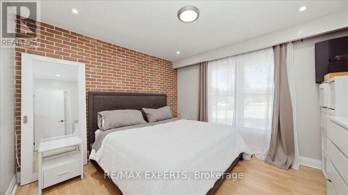 Single Family at 18 Robson Place, Toronto (Newtonbrook West), Ontario - Photo 10 - RE/MAX Garden City Realty