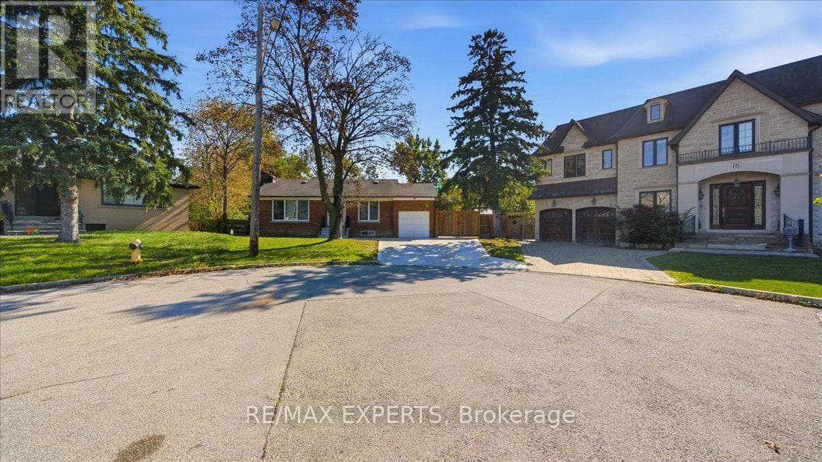 Single Family at 18 Robson Place, Toronto (Newtonbrook West), Ontario - Photo 2 - RE/MAX Garden City Realty