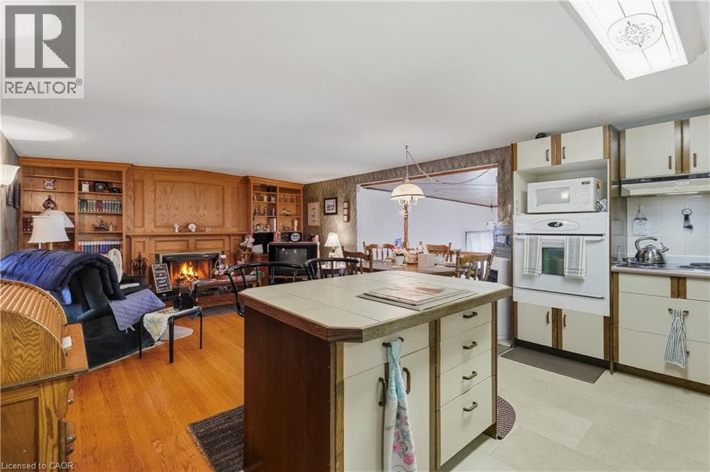Single Family at 338 ALBANY Street, Fort Erie, Ontario - Photo 10 - RE/MAX Garden City Realty