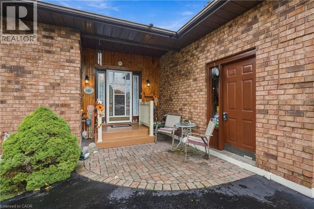 Single Family at 338 ALBANY Street, Fort Erie, Ontario - Photo 5 - RE/MAX Garden City Realty