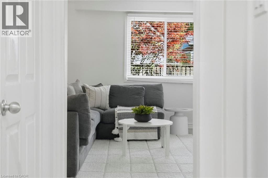 Single Family at 37 BAYVIEW Drive, Grimsby, Ontario - Photo 4 - RE/MAX Garden City Realty