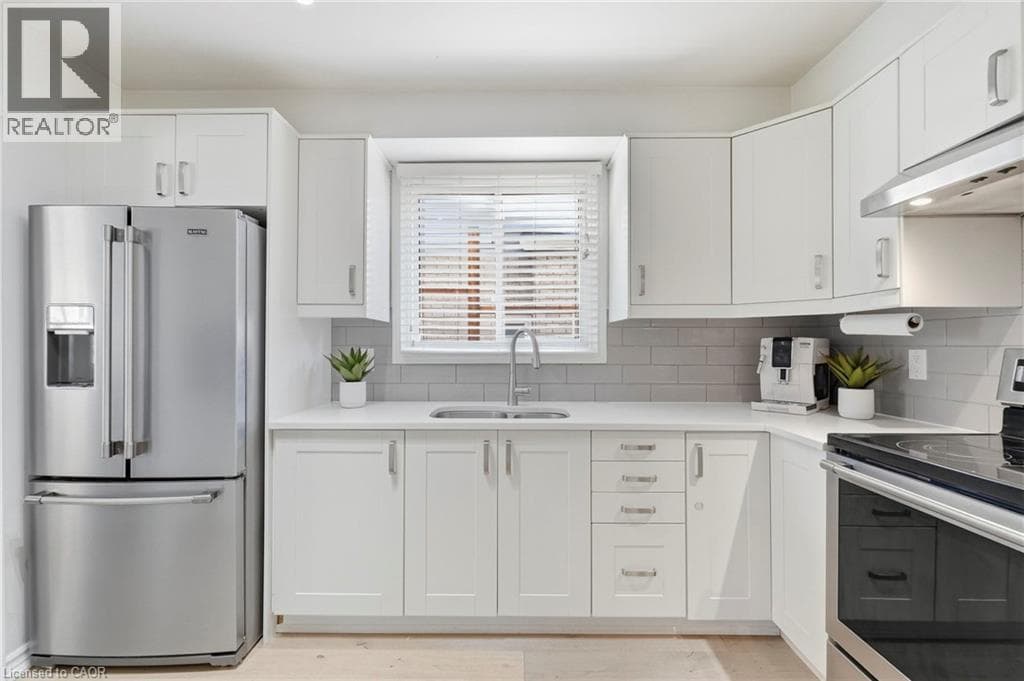 Single Family at 37 BAYVIEW Drive, Grimsby, Ontario - Photo 10 - RE/MAX Garden City Realty