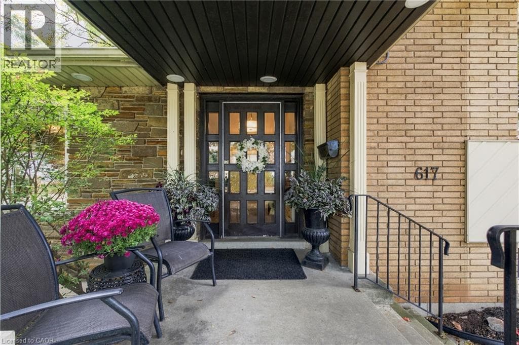 Single Family at 617 SCENIC Drive, Hamilton, Ontario - Photo 4 - RE/MAX Garden City Realty