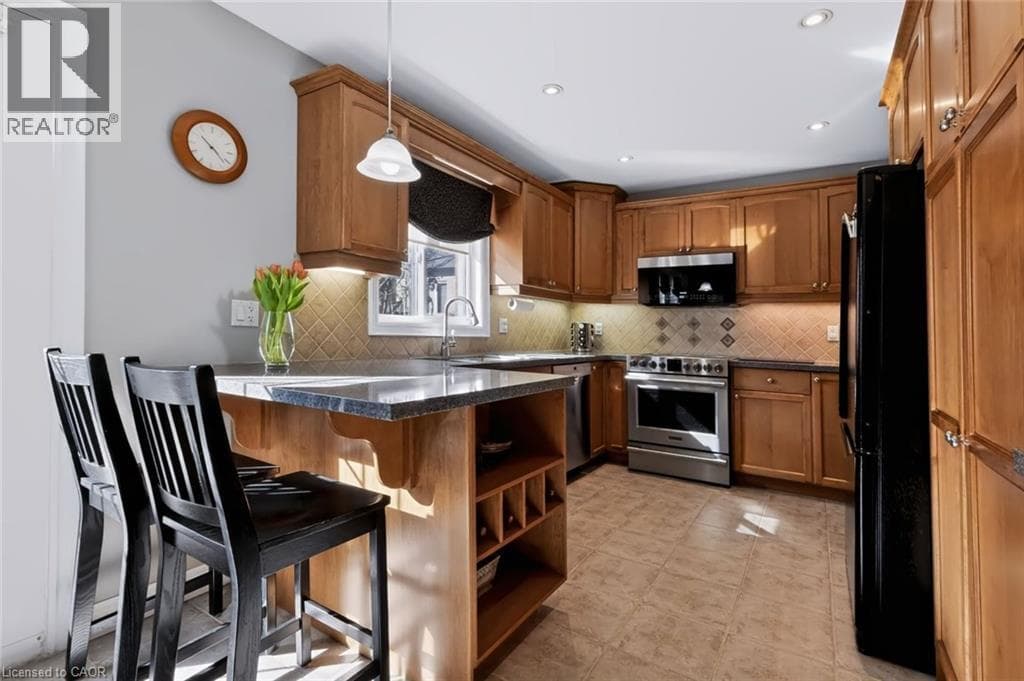 Single Family at 4970 KENNEDY Street, Beamsville, Ontario - Photo 7 - RE/MAX Garden City Realty