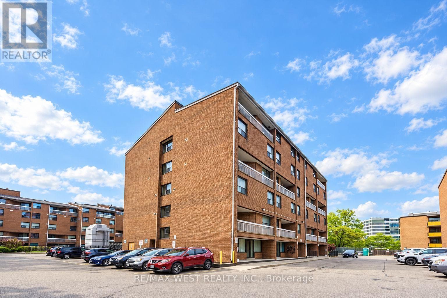 306- 4062 Lawrence Avenue