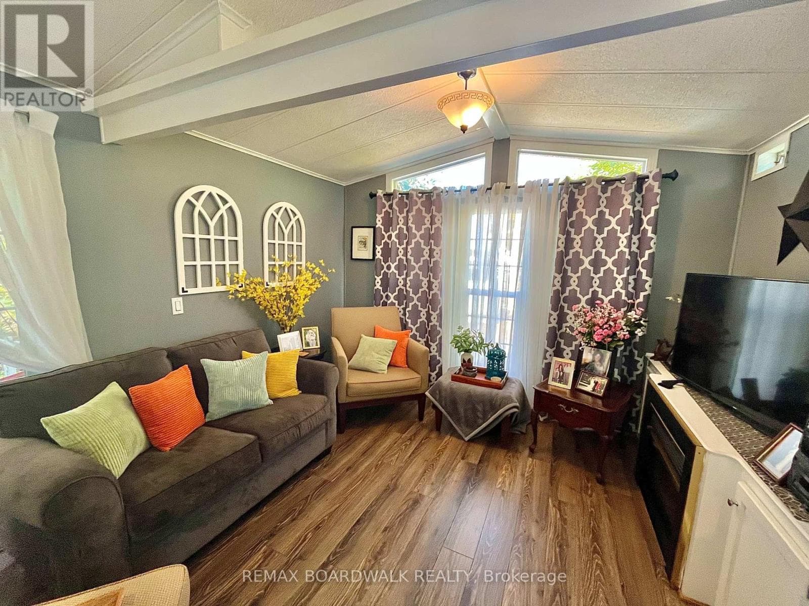 Single Family at 1 Mireille Private, Ottawa, Ontario - Photo 3 - RE/MAX Garden City Realty