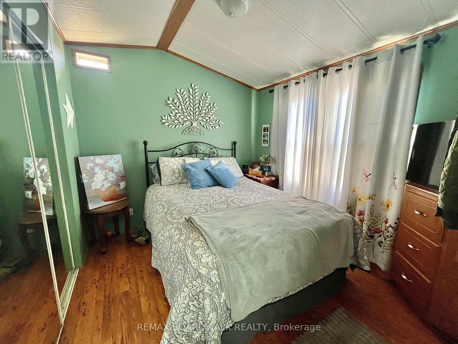 Single Family at 1 Mireille Private, Ottawa, Ontario - Photo 9 - RE/MAX Garden City Realty