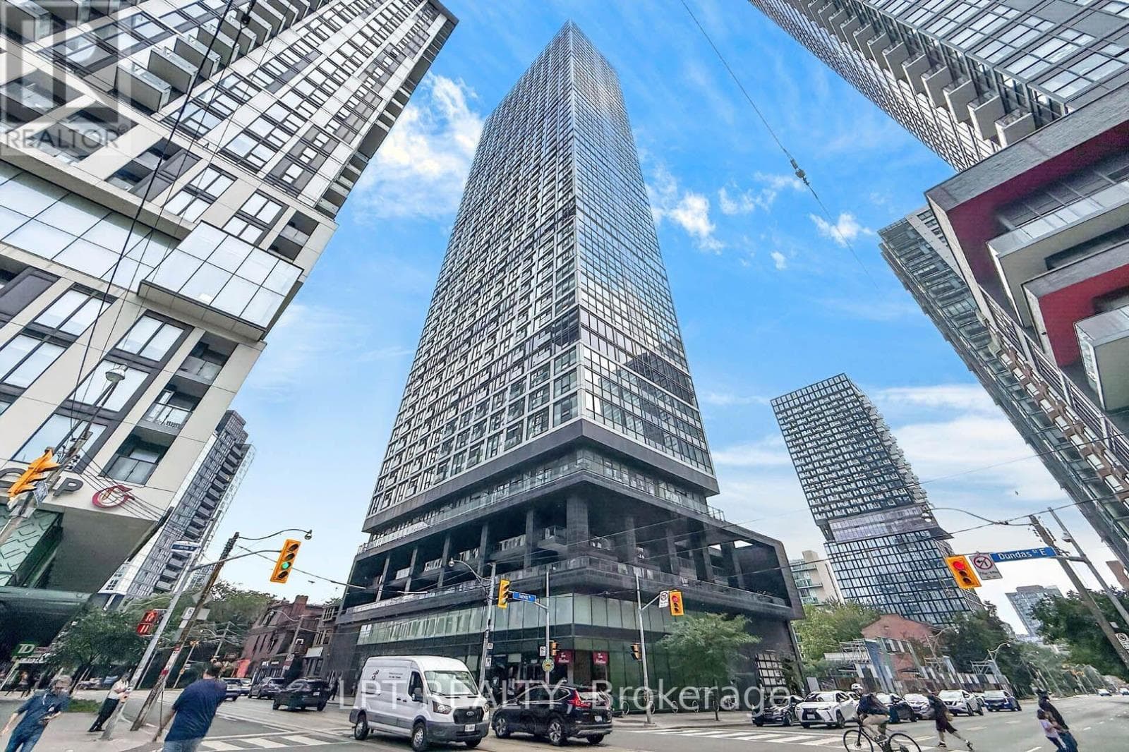 807- 181 Dundas Street